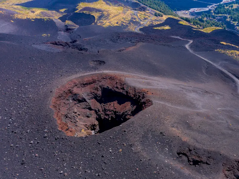 Cratere sull'Etna visto dall'alto