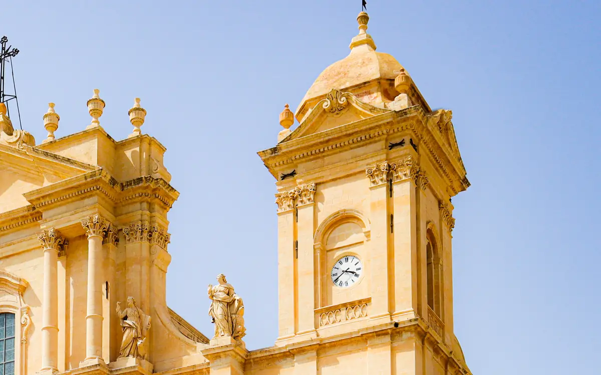 Particolare della cupola e del campanile della Cattedrale di Noto